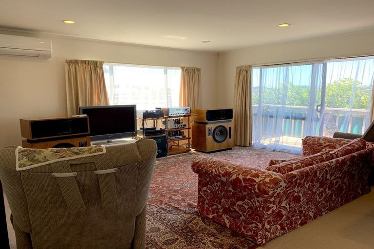 Photo of property in 2/5 Anne Road, Hillcrest, Auckland, 0627