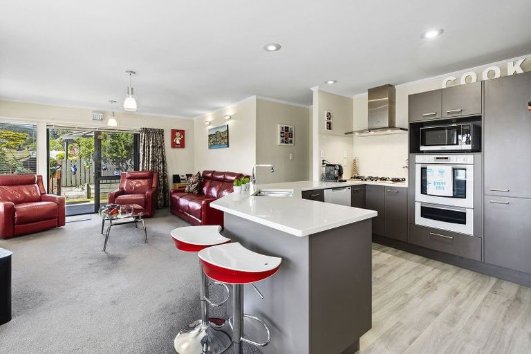 Photo of property in 95 Woodman Drive, Tawa, Wellington, 5028