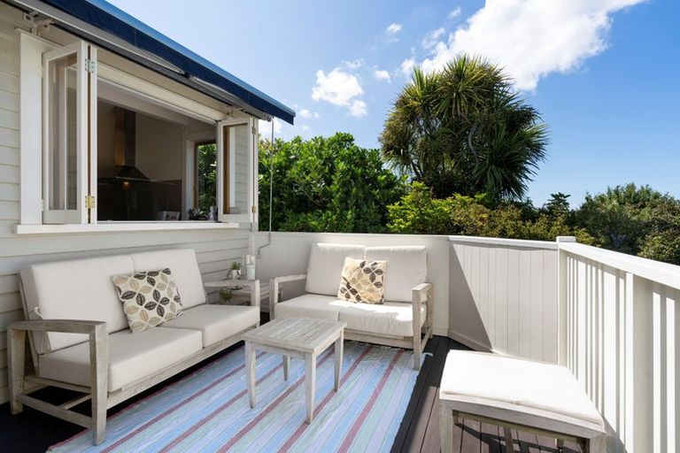 Photo of property in 52 Westmere Crescent, Westmere, Auckland, 1022