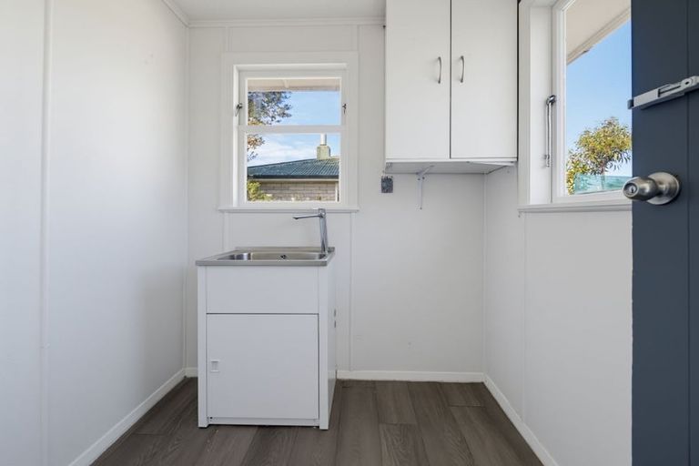 Photo of property in 18 Wyatt Avenue, Onekawa, Napier, 4110