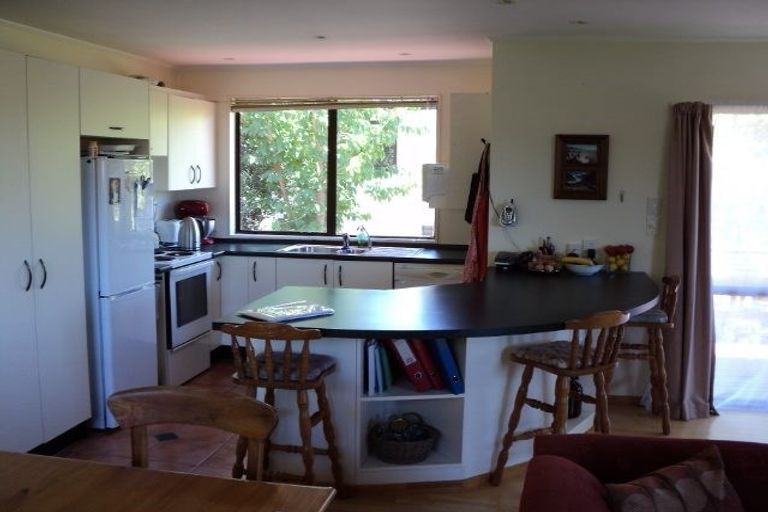 Photo of property in 3 Sasanqua Way, Crofton Downs, Wellington, 6035