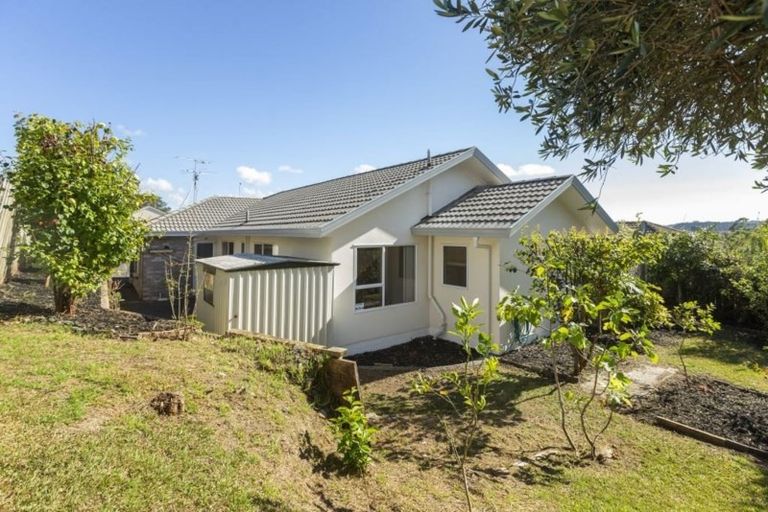 Photo of property in 8 Bluebird Crescent, Unsworth Heights, Auckland, 0632