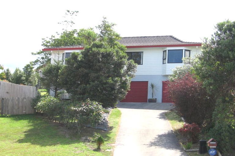 Photo of property in 12 Garcia Place, West Harbour, Auckland, 0618