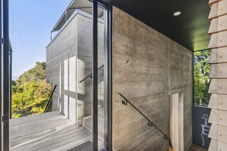 Photo of property in 22 Bridge View Road, Birkenhead, Auckland, 0626