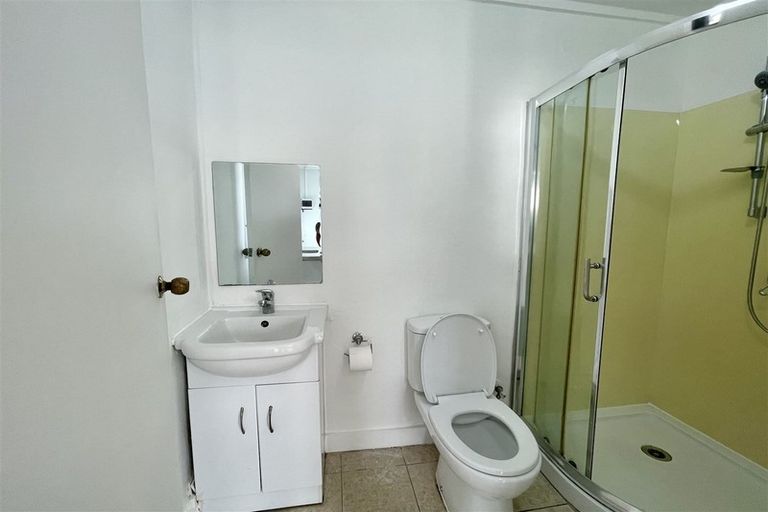 Photo of property in 165 Te Atatu Road, Te Atatu South, Auckland, 0610