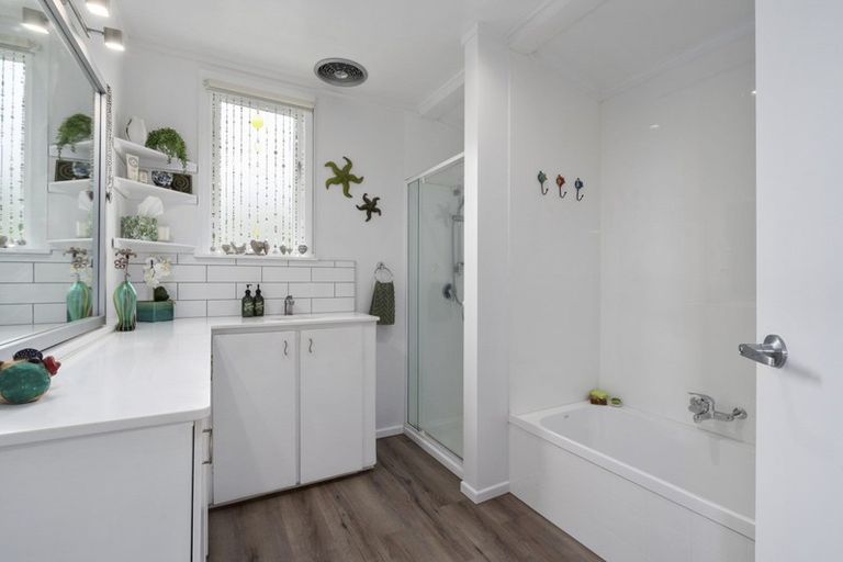 Photo of property in 36 Omokoroa Road, Omokoroa, 3114