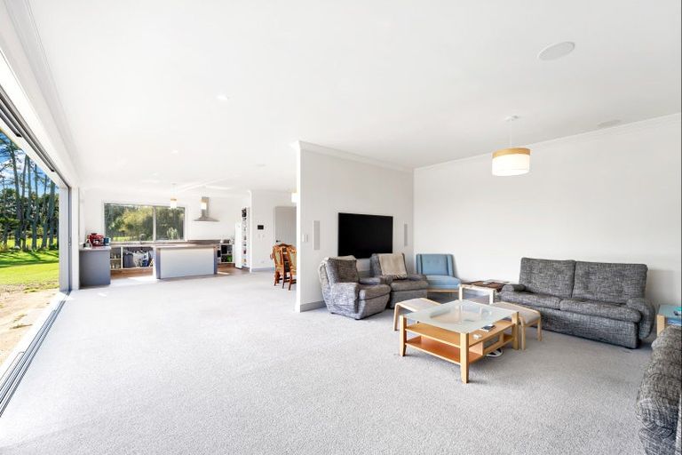 Photo of property in 4 Hanham Road, Kumeu, 0891