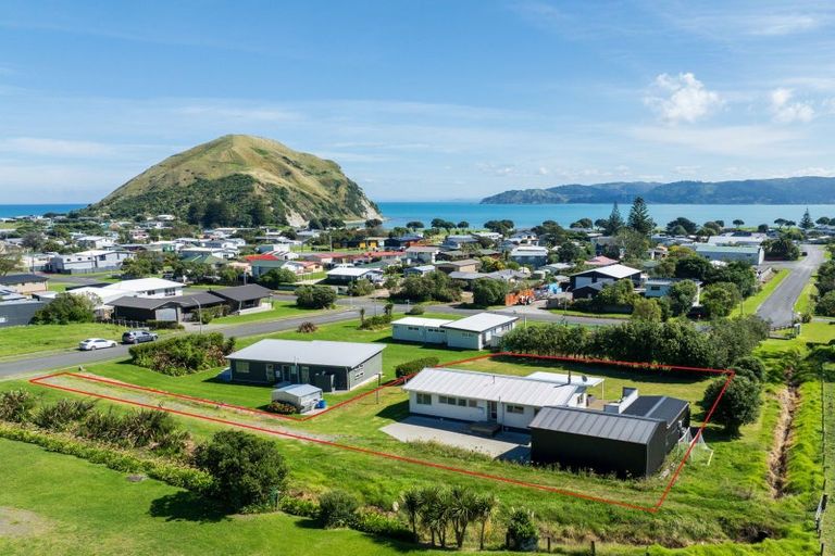 Photo of property in 5 Mahia Heights Drive, Mahia, 4198