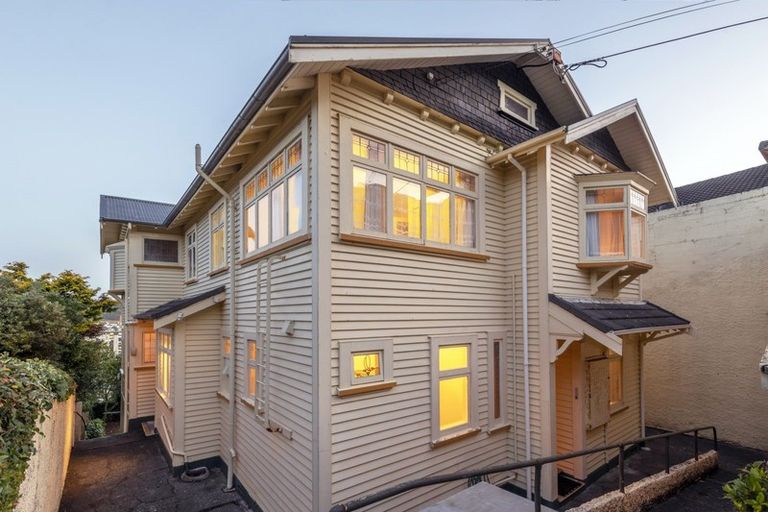 Photo of property in 9 Waiteata Road, Kelburn, Wellington, 6012