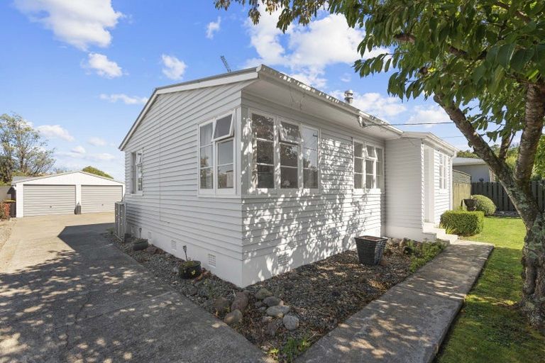 Photo of property in 4 Humphries Street, Greytown, 5712