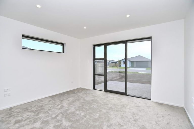 Photo of property in 16 Grey View Grove, Rangiora, 7400