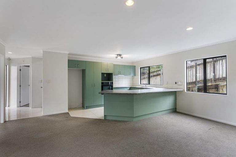 Photo of property in 2/14 Mossop Rise, Glenfield, Auckland, 0629