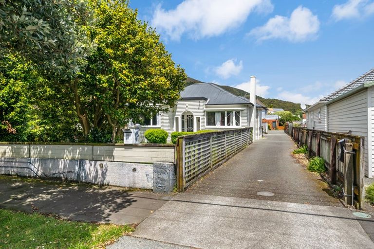 Photo of property in 22 Saint Ronans Avenue, Waterloo, Lower Hutt, 5011
