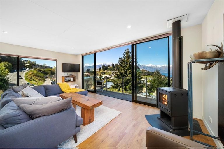 Photo of property in 45 Dart Place, Fernhill, Queenstown, 9300