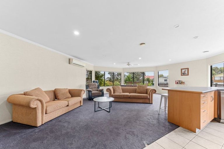 Photo of property in 10 Saint Ives Grove, Whalers Gate, New Plymouth, 4310