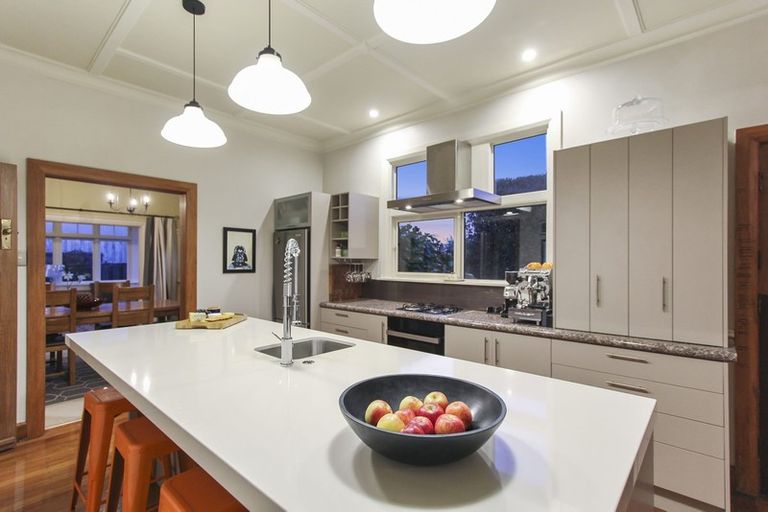 Photo of property in 32 Barrett Street, Westown, New Plymouth, 4310