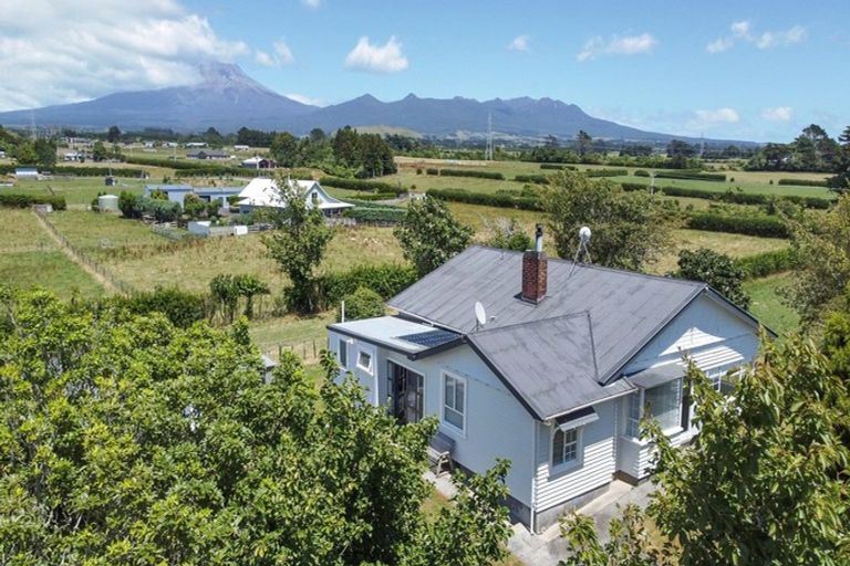 Photo of property in 1397 Egmont Road, Egmont Village, Inglewood, 4386