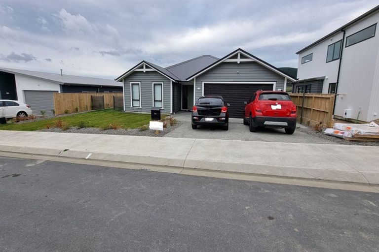 Photo of property in 74 Hokioi Drive, Kenepuru, Porirua, 5022