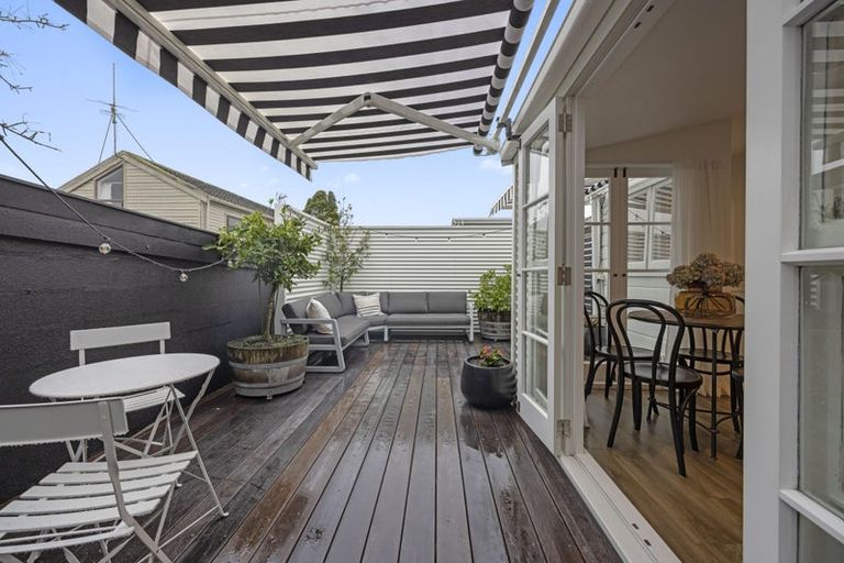 Photo of property in 251a Courtenay Street, Strandon, New Plymouth, 4312