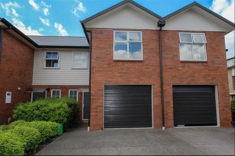 Photo of property in 33 Chiefs Court, Hamilton East, Hamilton, 3216