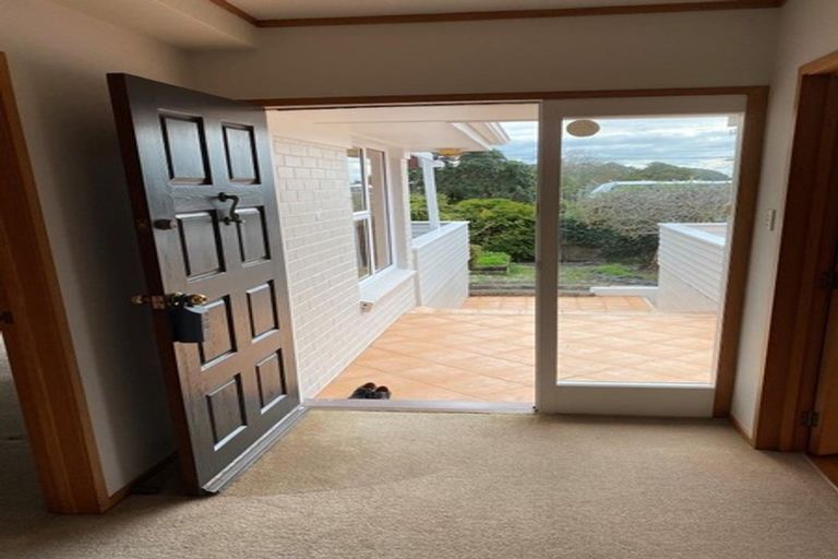 Photo of property in 10 Park Rise, Campbells Bay, Auckland, 0630