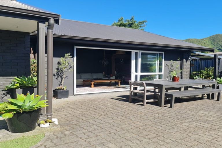 Photo of property in 216 Waiwhetu Road, Waterloo, Lower Hutt, 5011