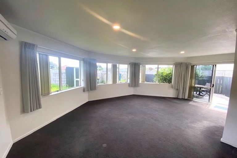 Photo of property in 35 Raumati Road, Raumati Beach, Paraparaumu, 5032