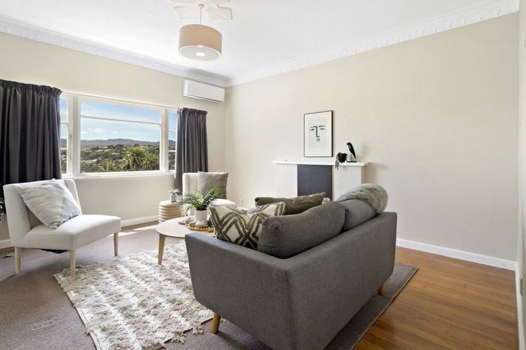 Photo of property in 81 Maupuia Road, Maupuia, Wellington, 6022