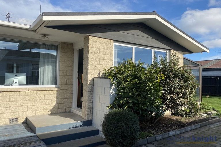 Photo of property in 2/19 Salford Avenue, Redwood, Christchurch, 8051