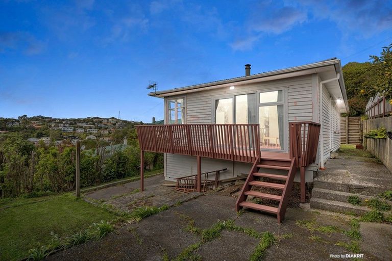 Photo of property in 125 Ruskin Road, Newlands, Wellington, 6037