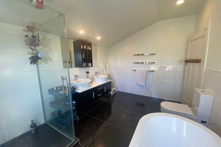 Photo of property in 327 The Terrace, Te Aro, Wellington, 6011