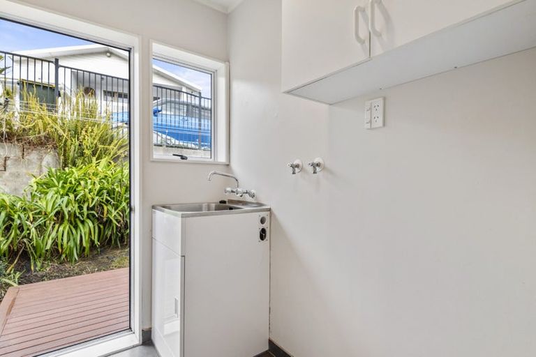 Photo of property in 2/8 Selwyn Crescent, Forrest Hill, Auckland, 0620