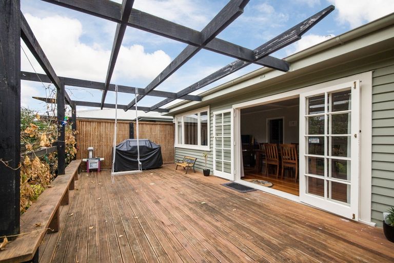 Photo of property in 577 Featherston Street, Roslyn, Palmerston North, 4414