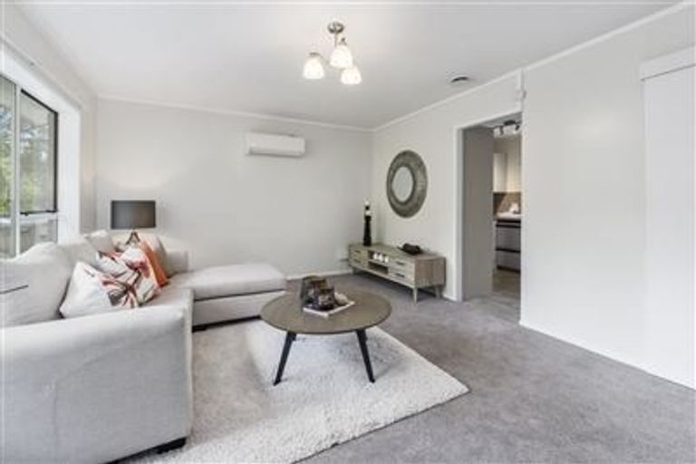 Photo of property in 2/20 Flavia Close, Torbay, Auckland, 0630