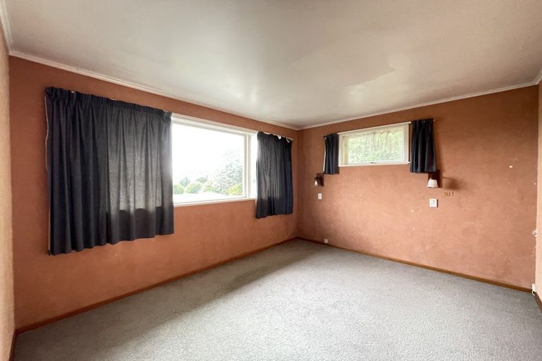 Photo of property in 16 Cypress Place, Sunnynook, Auckland, 0620