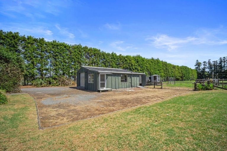 Photo of property in 230 Taupaki Road, Taupaki, Henderson, 0782