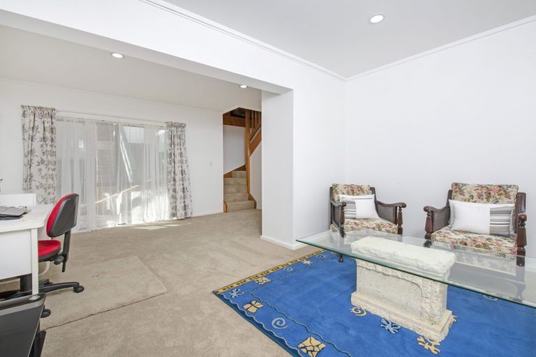 Photo of property in 38 Mccahill Views, Botany Downs, Auckland, 2010