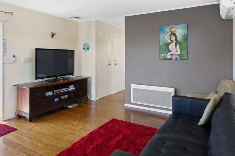 Photo of property in 9 Castle Crescent, Stokes Valley, Lower Hutt, 5019