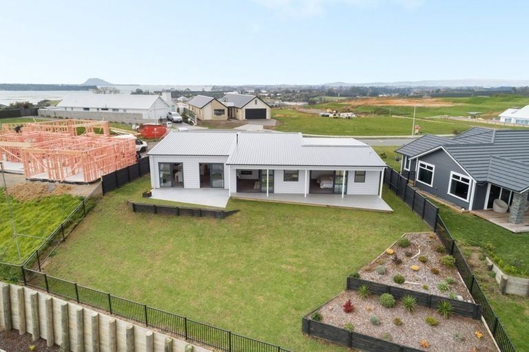 Photo of property in 11 Goldstone Place, Omokoroa, 3114