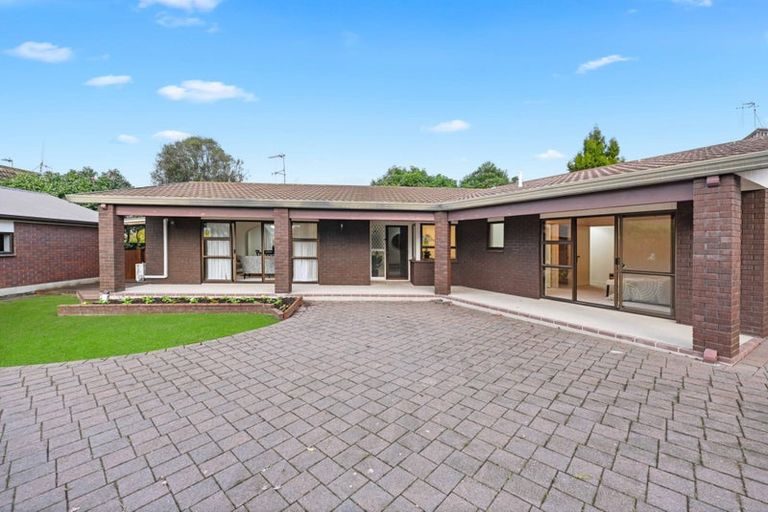 Photo of property in 24 Burn-murdoch Street, St Andrews, Hamilton, 3200