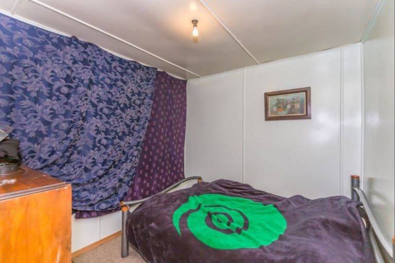 Photo of property in 18 Punga Street, Tangimoana, 4822