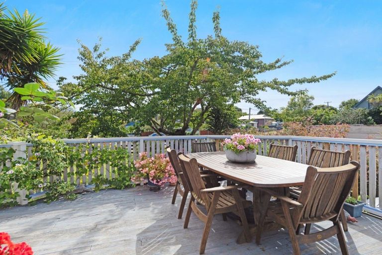 Photo of property in 17 Dale Road, Raumati South, Paraparaumu, 5032