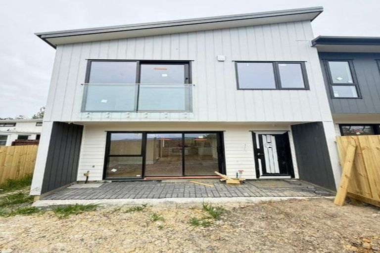 Photo of property in 4/43 Savoy Road, Glen Eden, Auckland, 0602
