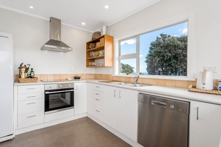 Photo of property in 16 Paneta Street, Paekakariki, 5034