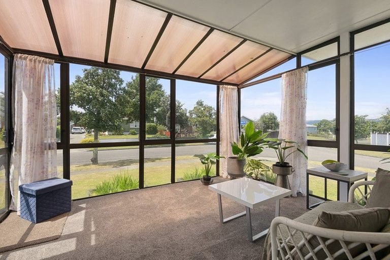 Photo of property in 10 Wairau Place, Kelvin Grove, Palmerston North, 4414