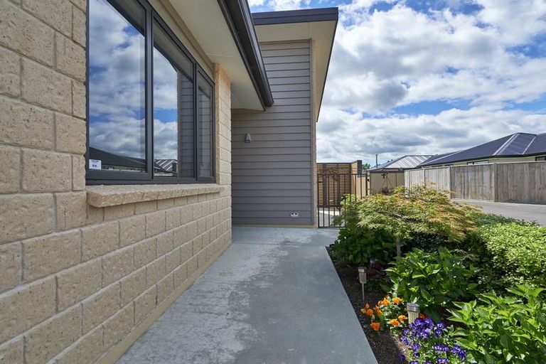 Photo of property in 86 Rosalie Terrace, Kelvin Grove, Palmerston North, 4414