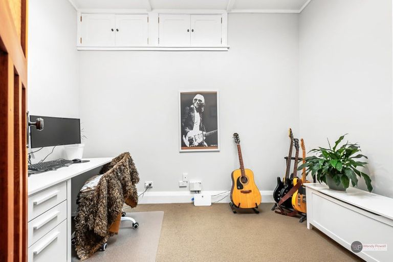 Photo of property in 6 Prouse Grove, Silverstream, Upper Hutt, 5019