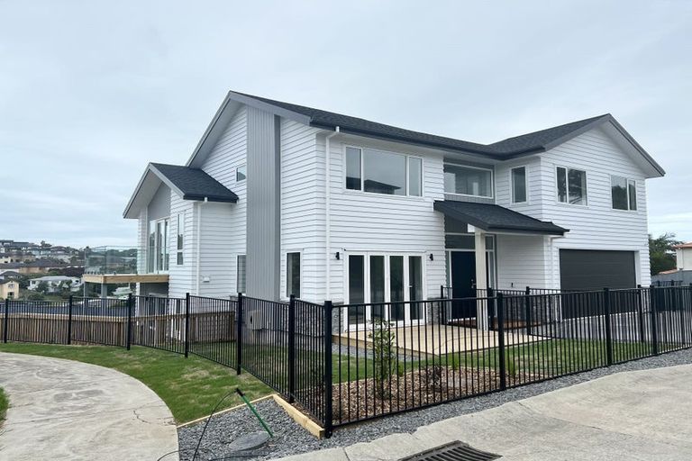 Photo of property in 23 Richard Hill Close, Fairview Heights, Auckland, 0632
