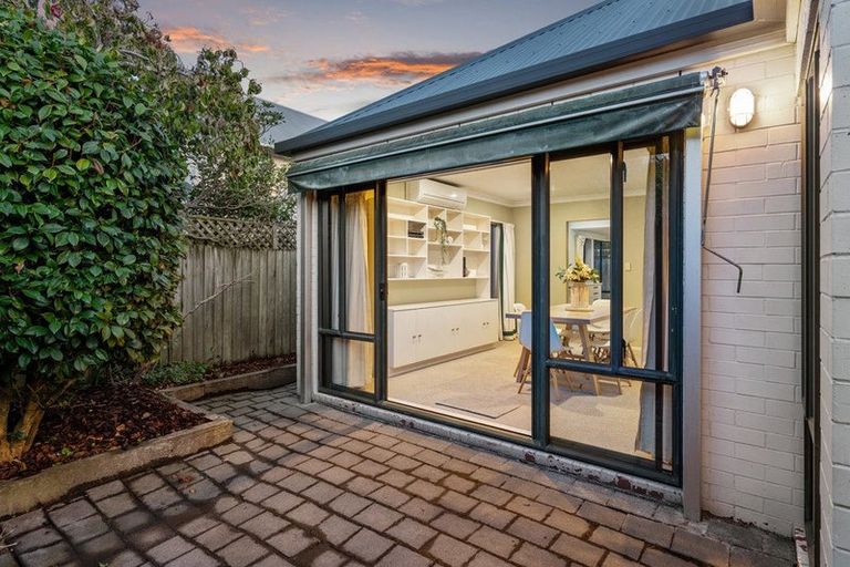 Photo of property in 2/56 Kotare Street, Fendalton, Christchurch, 8041