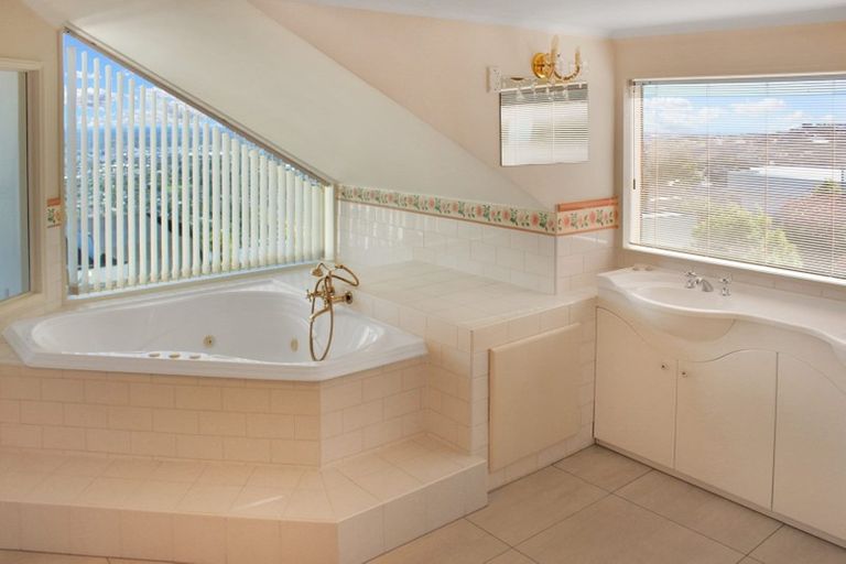 Photo of property in 1 Harry Ell Drive, Cashmere, Christchurch, 8022